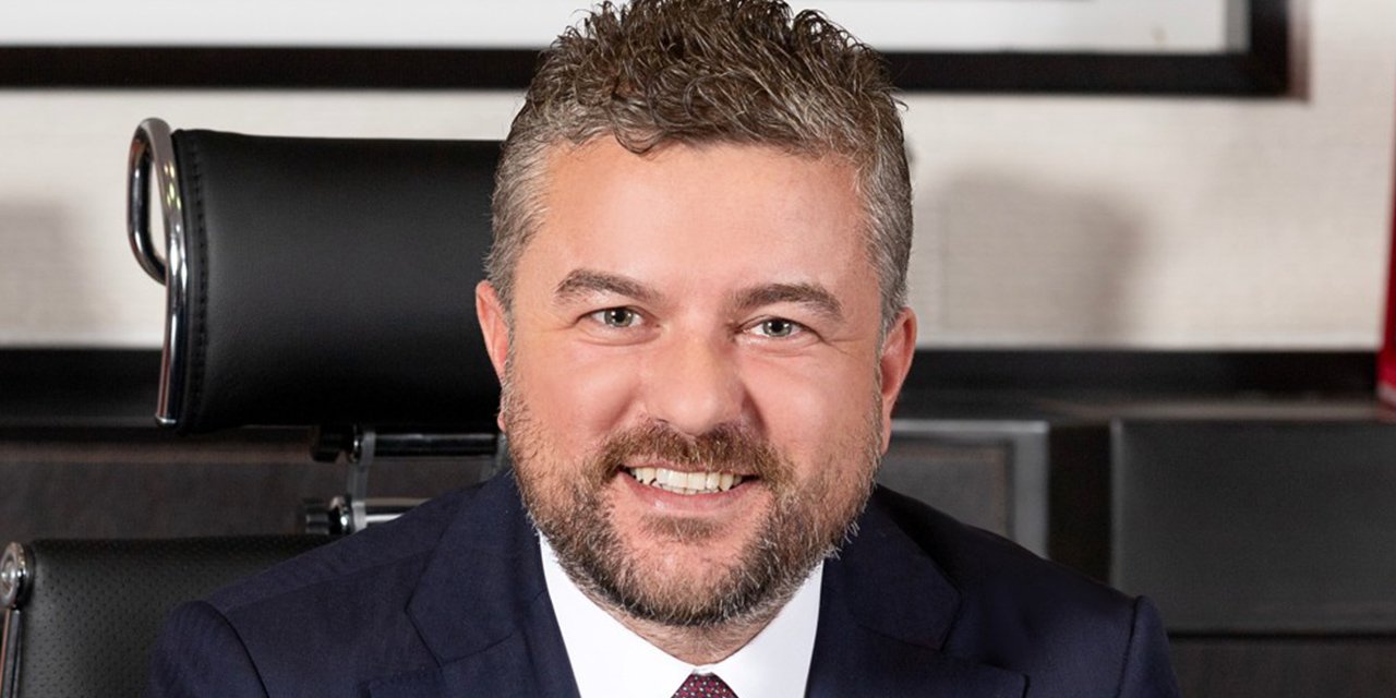 İzmir’de şok: Başkan’la o sanatçı sevgili çıktı