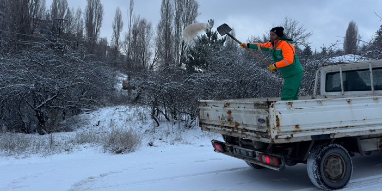 Çankaya’da kar yağışıyla birlikte tuzlama çalışmaları başladı