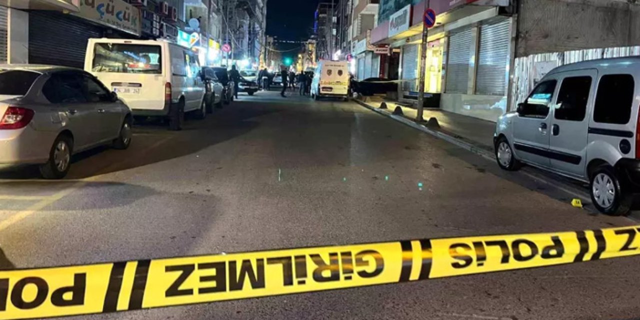 İstanbul’da sokak ortasında silahlı dehşet: 3 yaralı