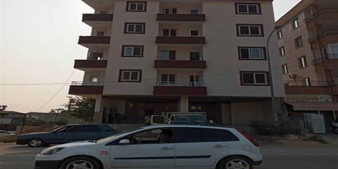 Osmaniye’de apartmanda korkunç ölüm: 5. kattan düştü