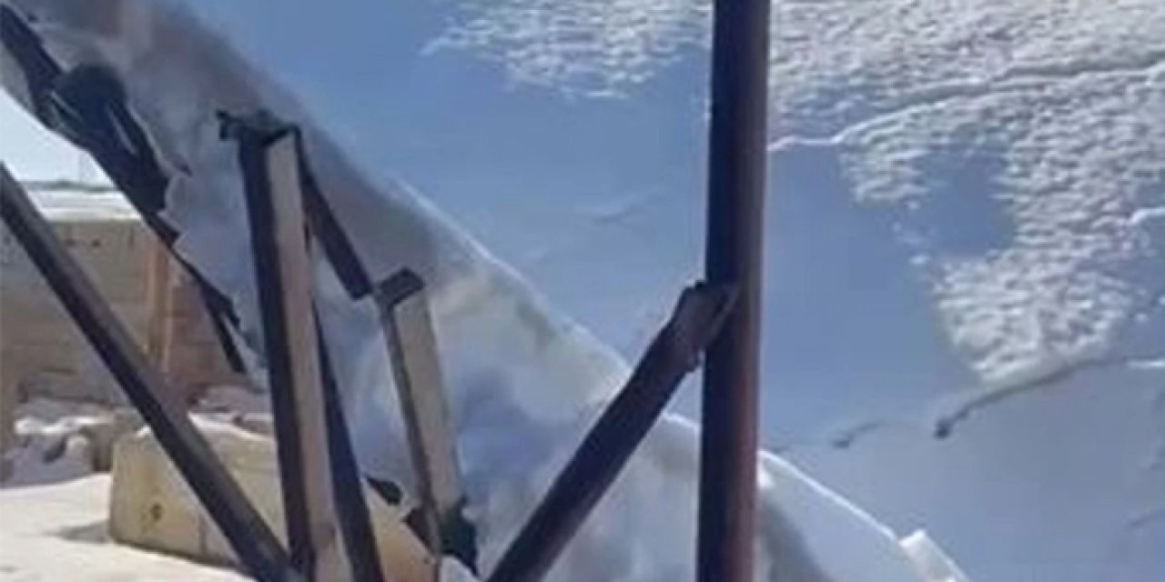 Tam 10 koyun telef oldu: O ilimizde ahır çöktü