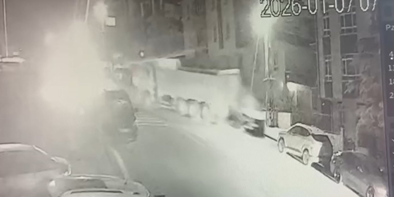 Ankara'da hafriyat kamyonu apartman bahçesine girdi