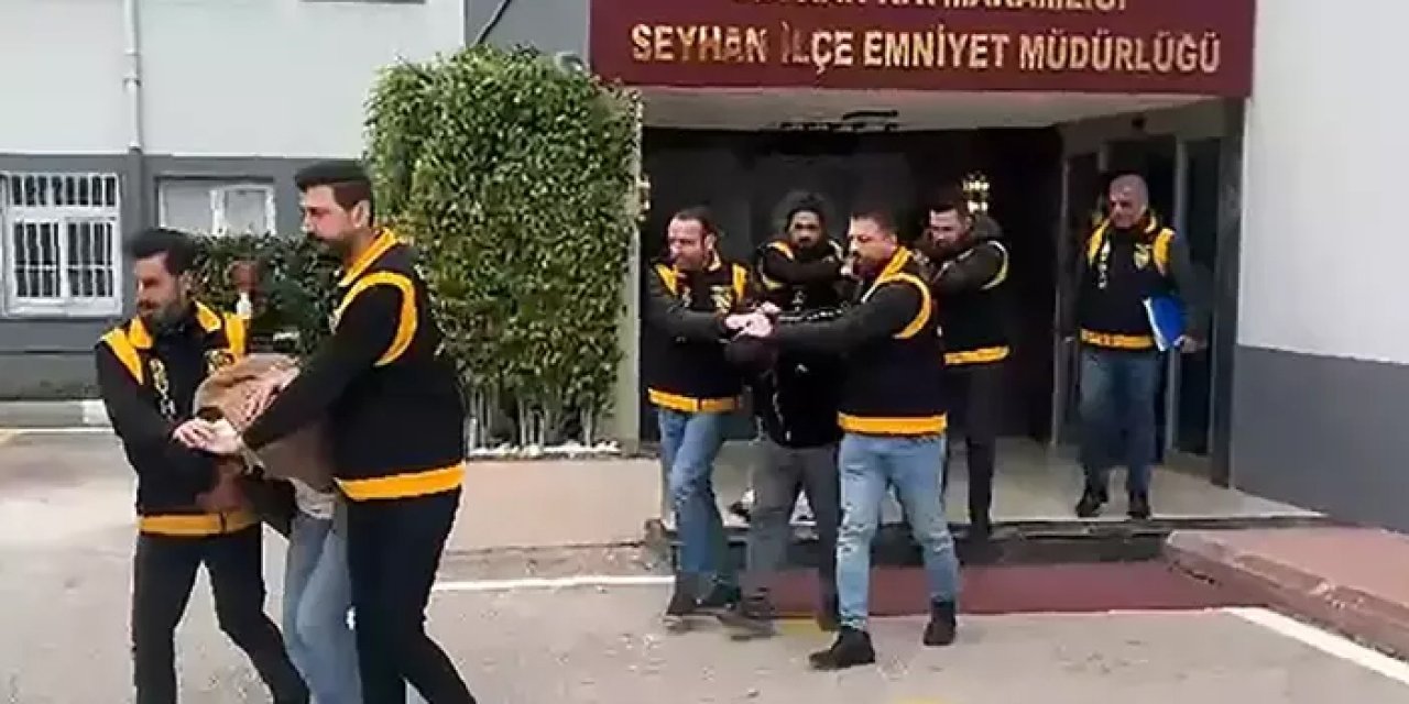 Adana’da husumetli iki grup sokakta çatıştı: Yoldan geçen genç vuruldu