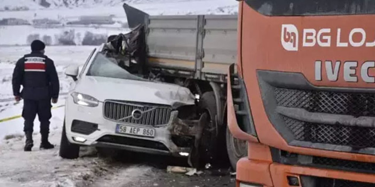 Sivas’ta buzlanmadan kaynaklı kaza:1 ölü 2 yaralı