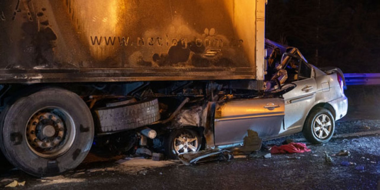 Ankara'da kan donduran kaza: TIR dorsesine çarpan sürücü kurtarılamadı