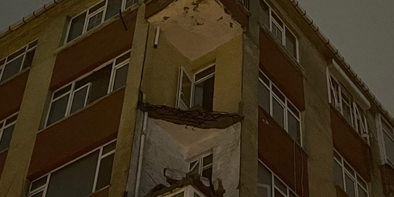 Bahçelievler’de tahliye edilen binada balkon çöktü