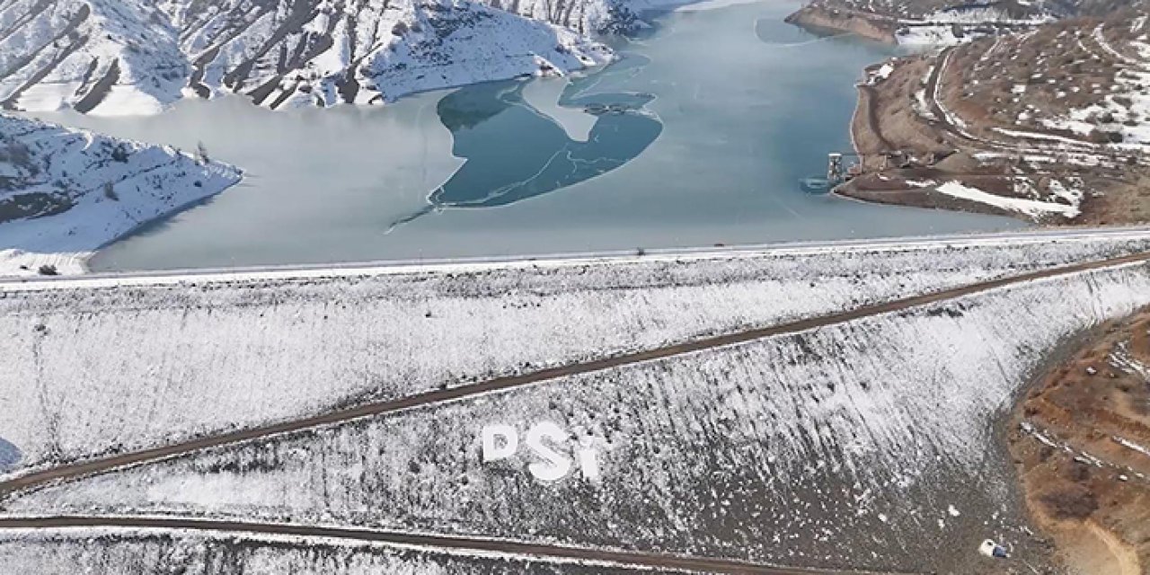 Erzincan’da dondurucu soğuklar Göyne Barajı’nı buzla kapladı