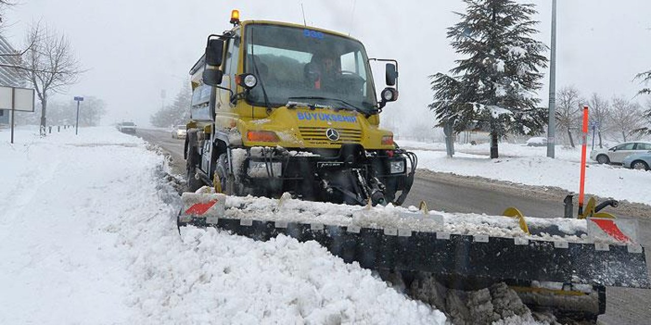 Başkentte karla mücadele aralıksız sürüyor: Ekipler sahada
