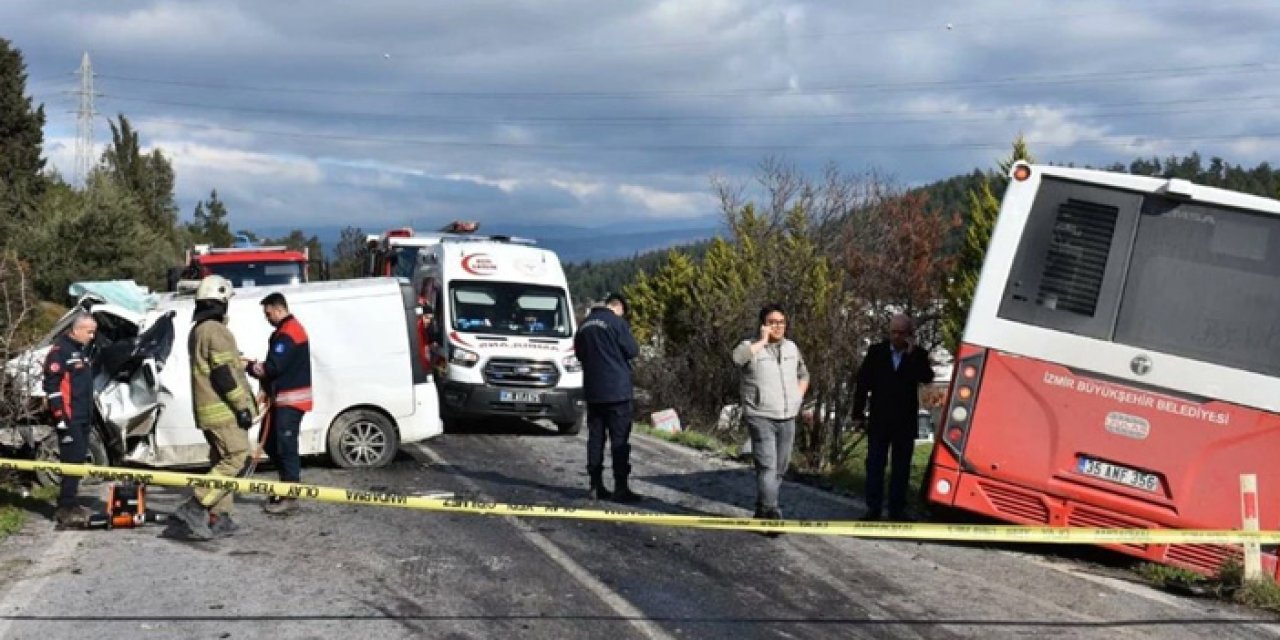 İzmir’de ESHOT Otobüsü ile Panelvan Çarpıştı: 1 Ölü, 8 Yaralı