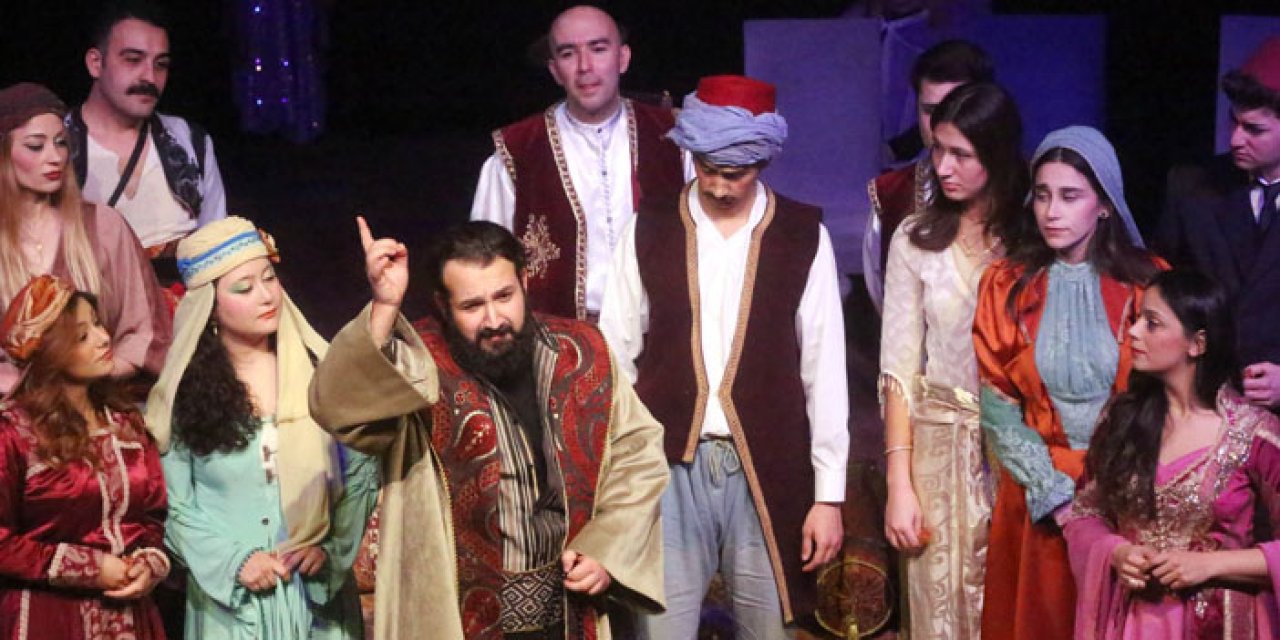 Yenimahalle’nin genç tiyatrocuları sahnede alkış aldı