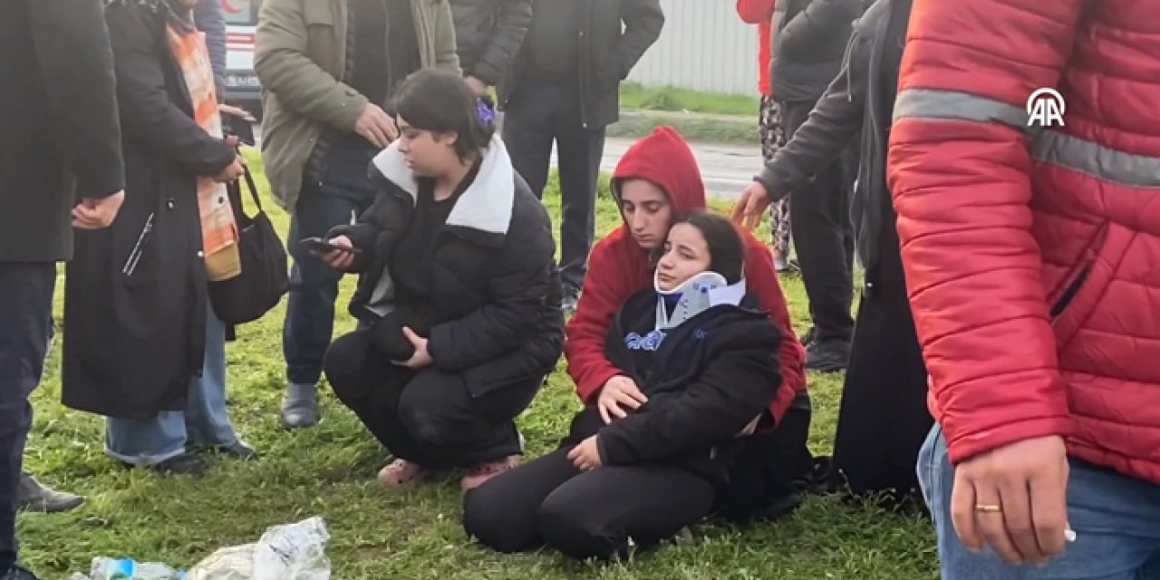 İşçi servisi devrildi, ortalık savaş alanına döndü: 16 yaralı