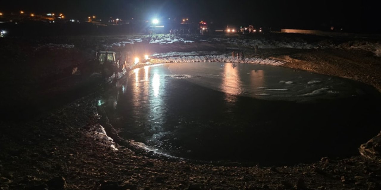 Kayıp iki çocuk buz tutan gölette ölü bulundu