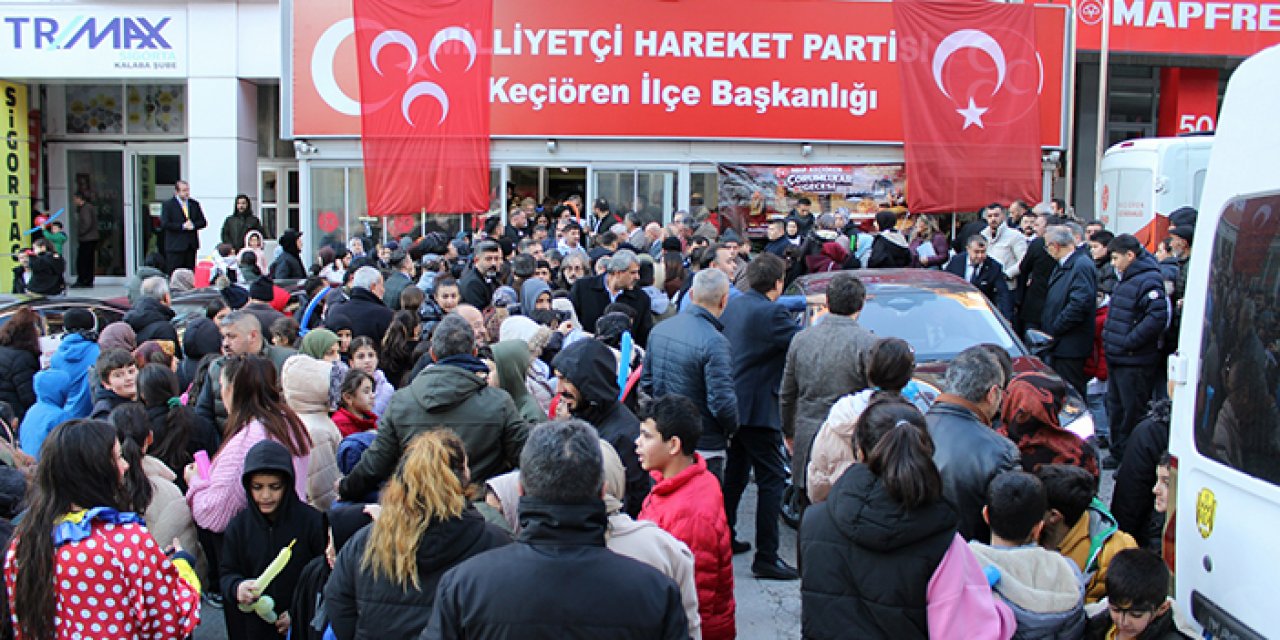 Keçiören’de çocuklara sıcak karne sürprizi: Bot ve mont hediye edildi