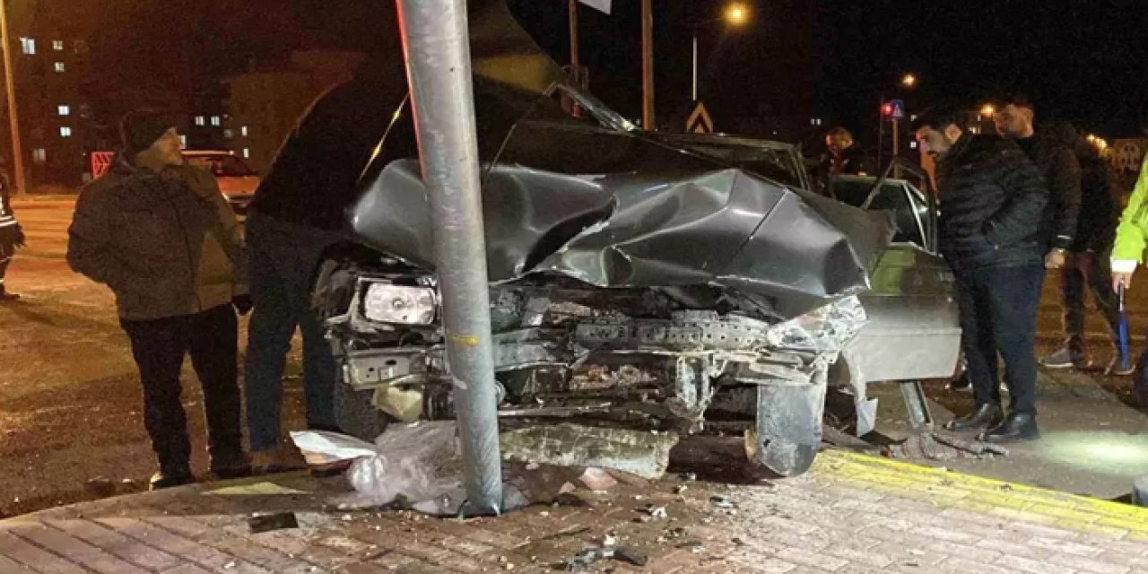 Çorum'da iki otomobil çarpıştı: 4 yaralı