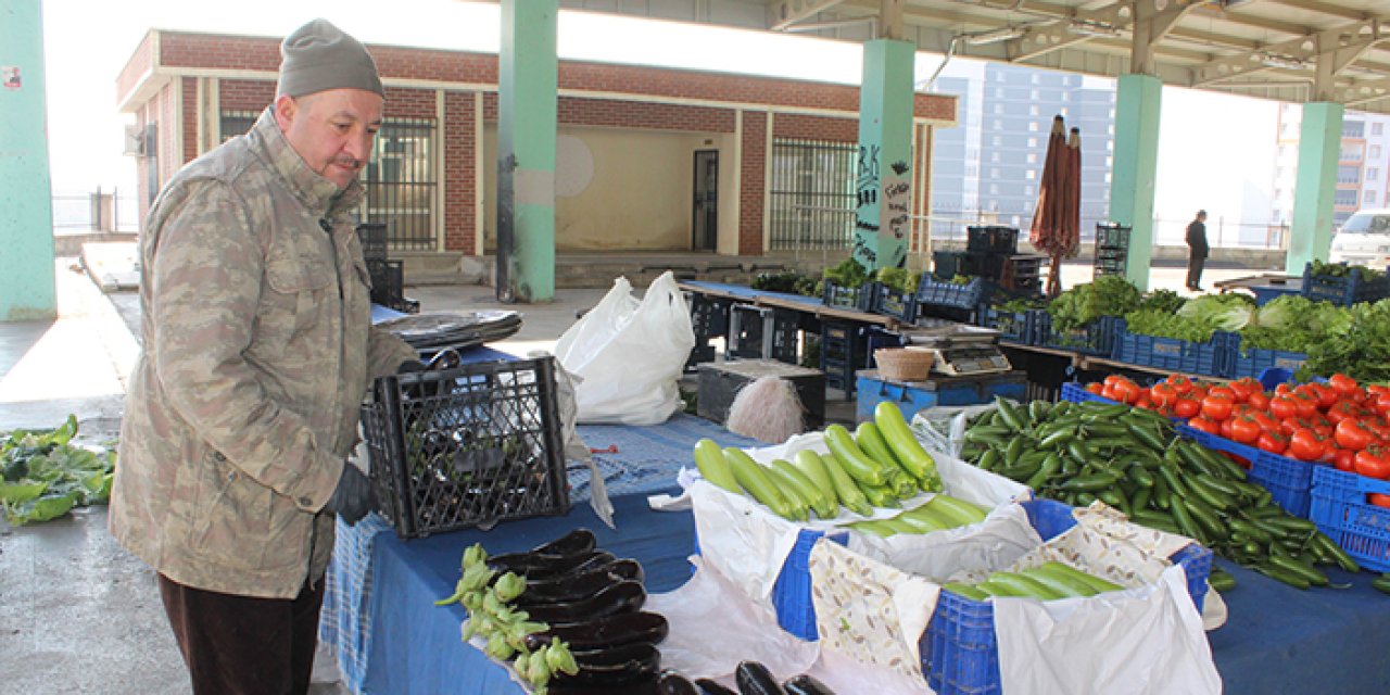 Semt pazarı kapandı: Muhtar yeni pazar alanı istedi