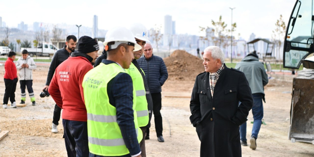 100. Yıl Cumhuriyet Millet Bahçesi yenileniyor: Başkan Şahin sahada incelemede bulundu