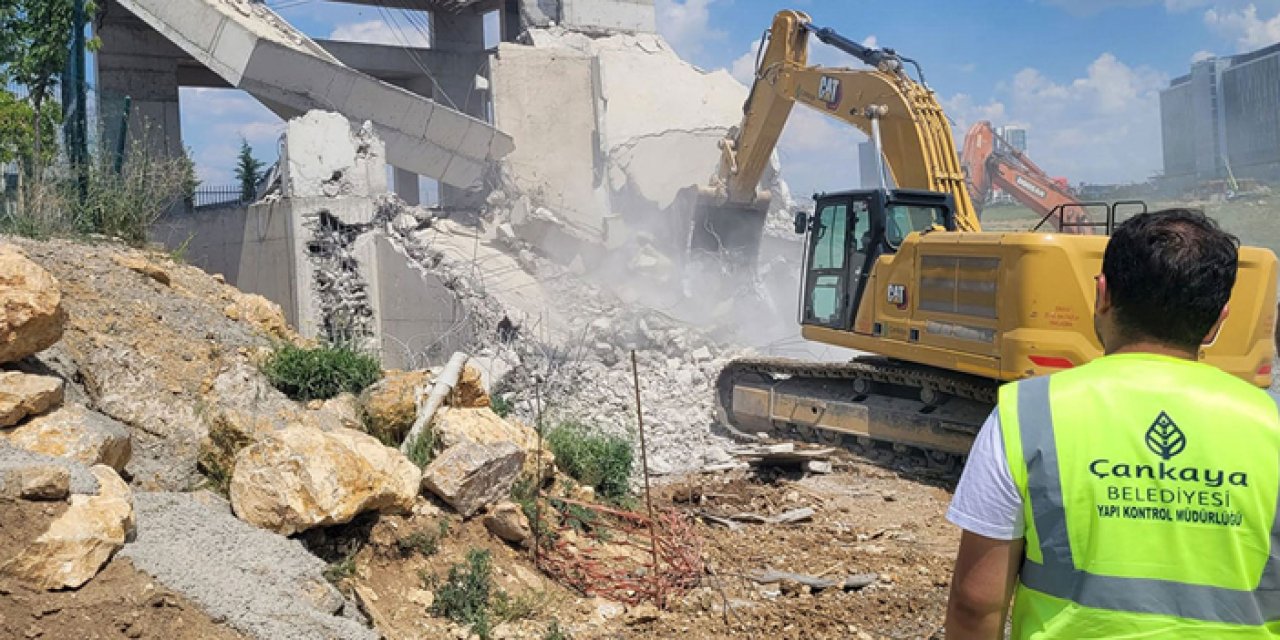 Çankaya’da kaçak yapılara geçit yok: 2 yılda 325 ruhsatsız bina yıkıldı