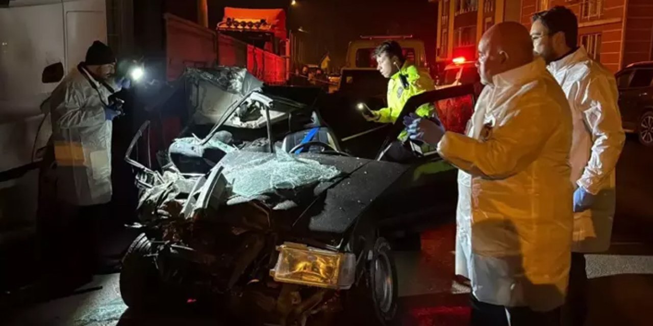 Karabük'te feci kaza: Otomobil TIR'a çarptı