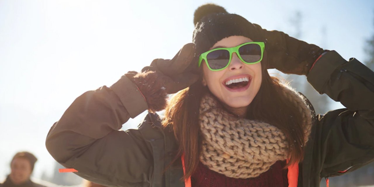 Soğuk hava aldatmasın: Güneş gözlüğü kışın da kullanılmalı