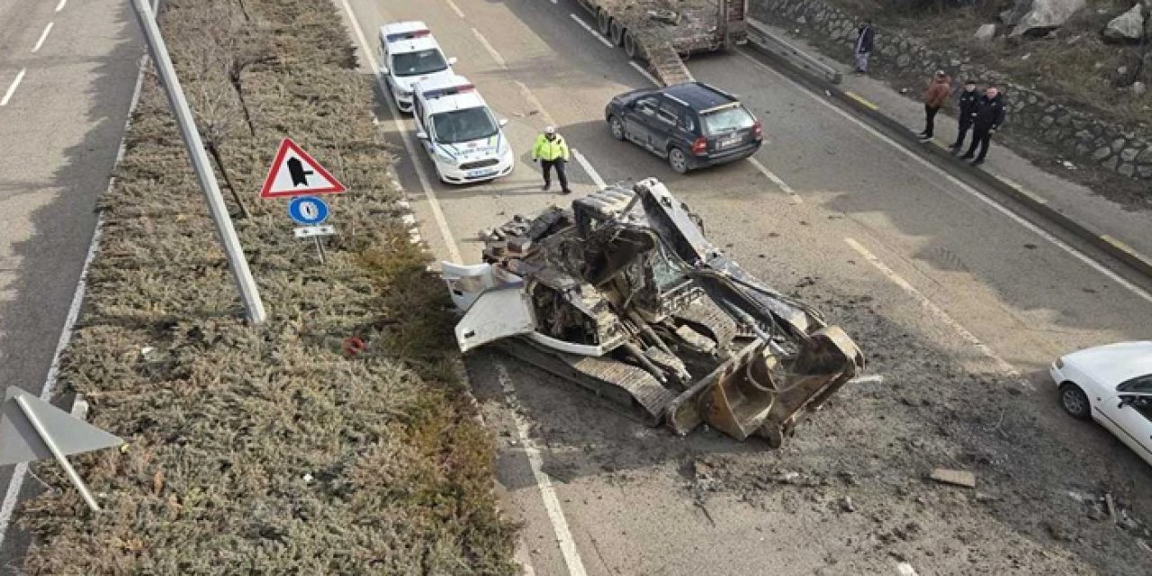 Elmadağ’da köprüye takılan kepçe yola düştü: Araçlar saniyelerle kurtuldu