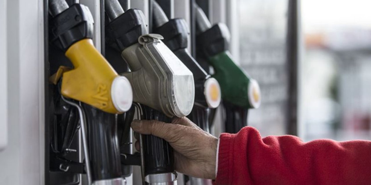 Akaryakıta yeni zam: Benzin yine rekor kırdı