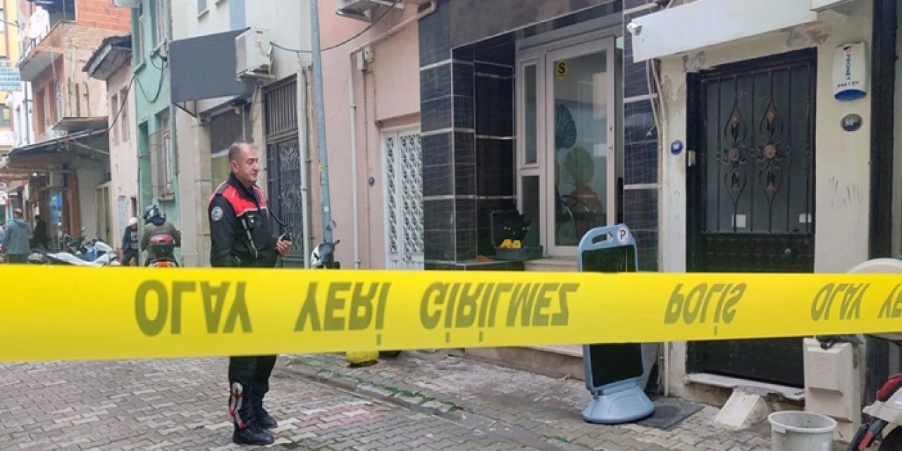 İzmir'de emlak ofisinde kavga çıktı: Silahlar konuştu