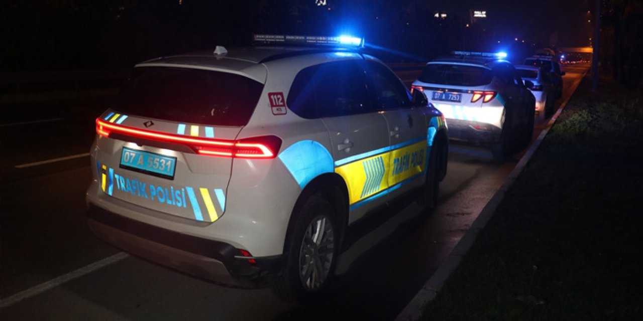 Antalya’da park halindeki minibüste ölü bulundu