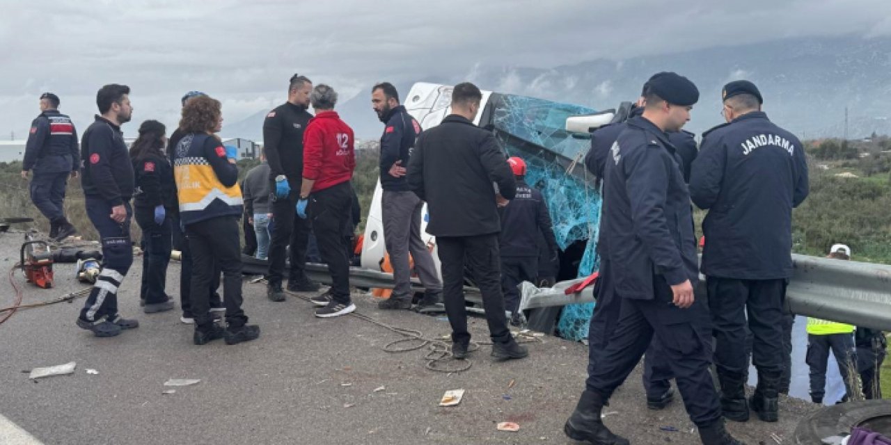 Antalya’da can pazarı: Yolcu otobüsü devrildi, ölü ve yaralılar var