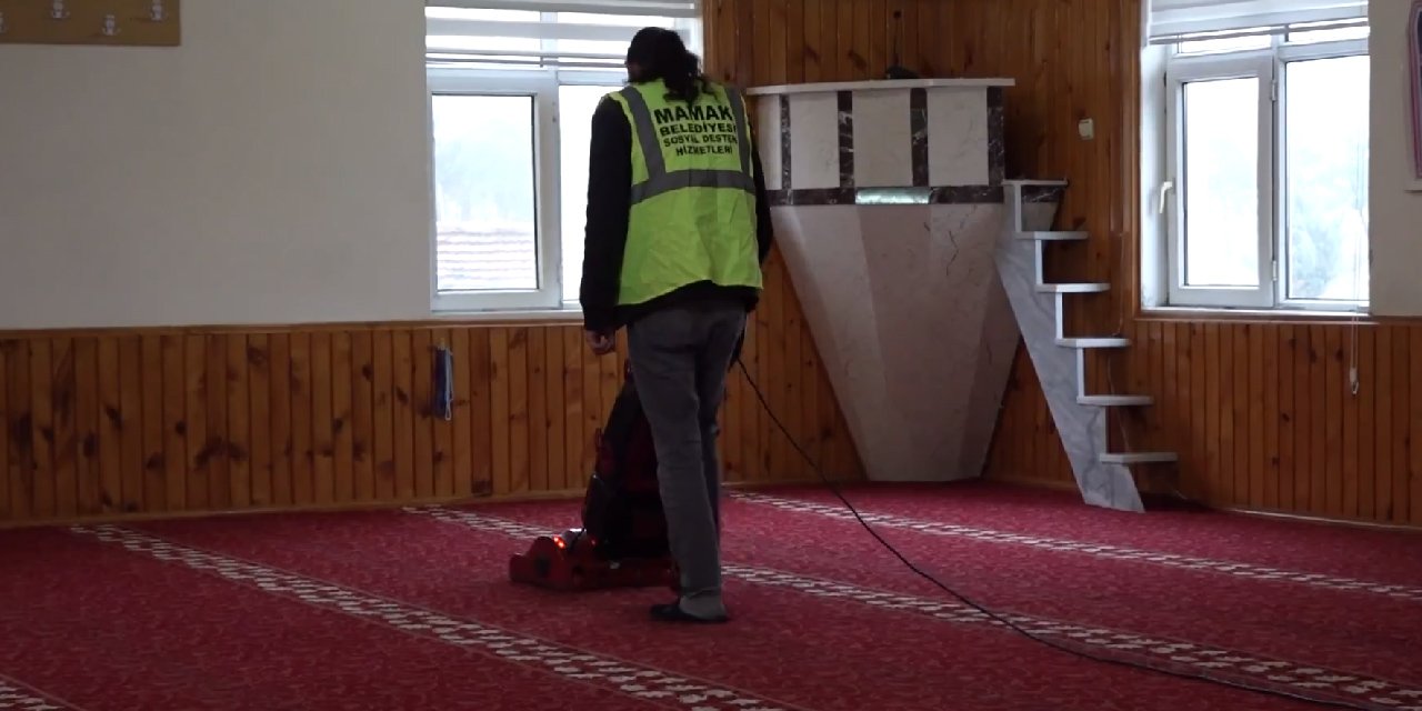 Mamak Belediyesi Kandil öncesi camileri temizledi