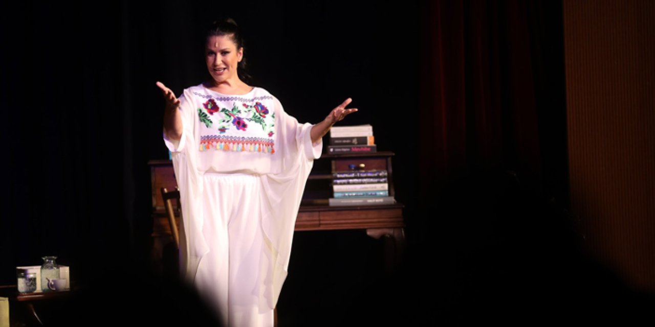 Yenimahalle Tiyatro Festivali’nde duygu dolu gece