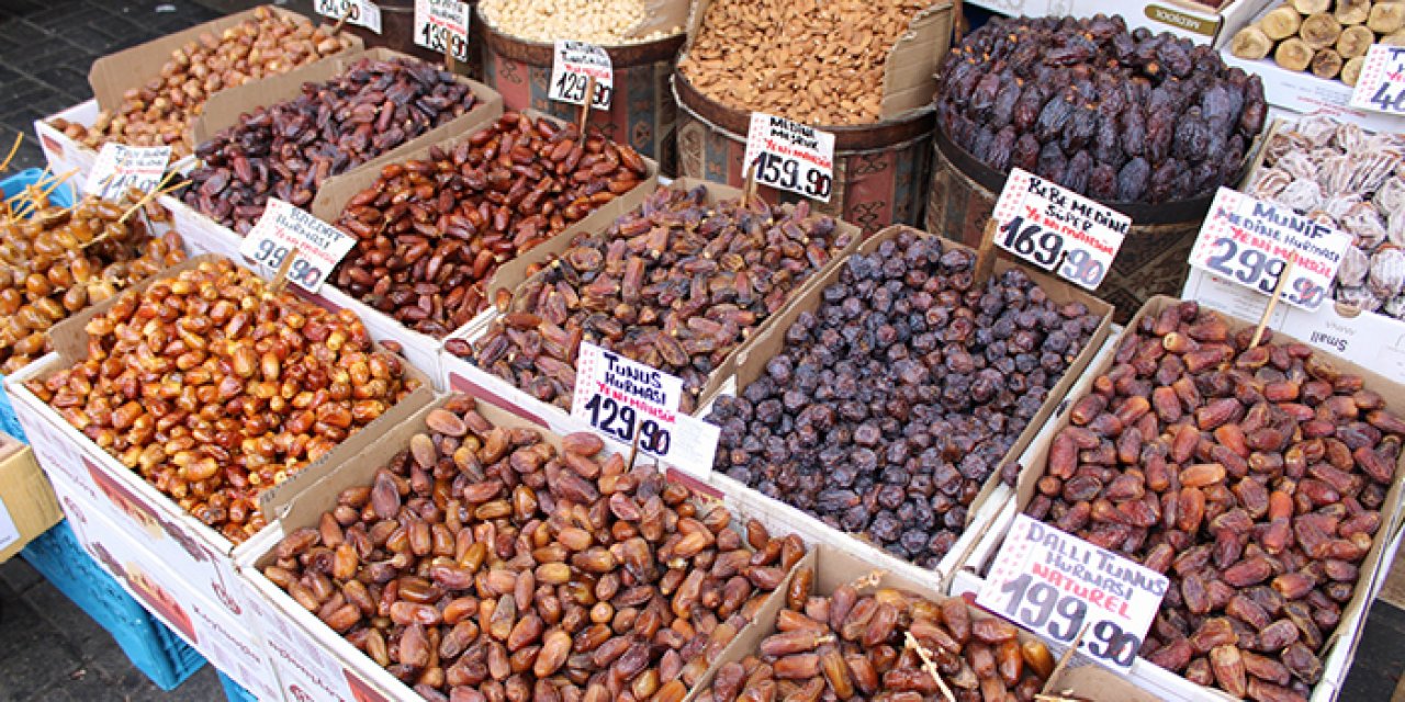 Ramazan hazırlıkları hız kazandı: Hurma tezgâhlarda yerini aldı