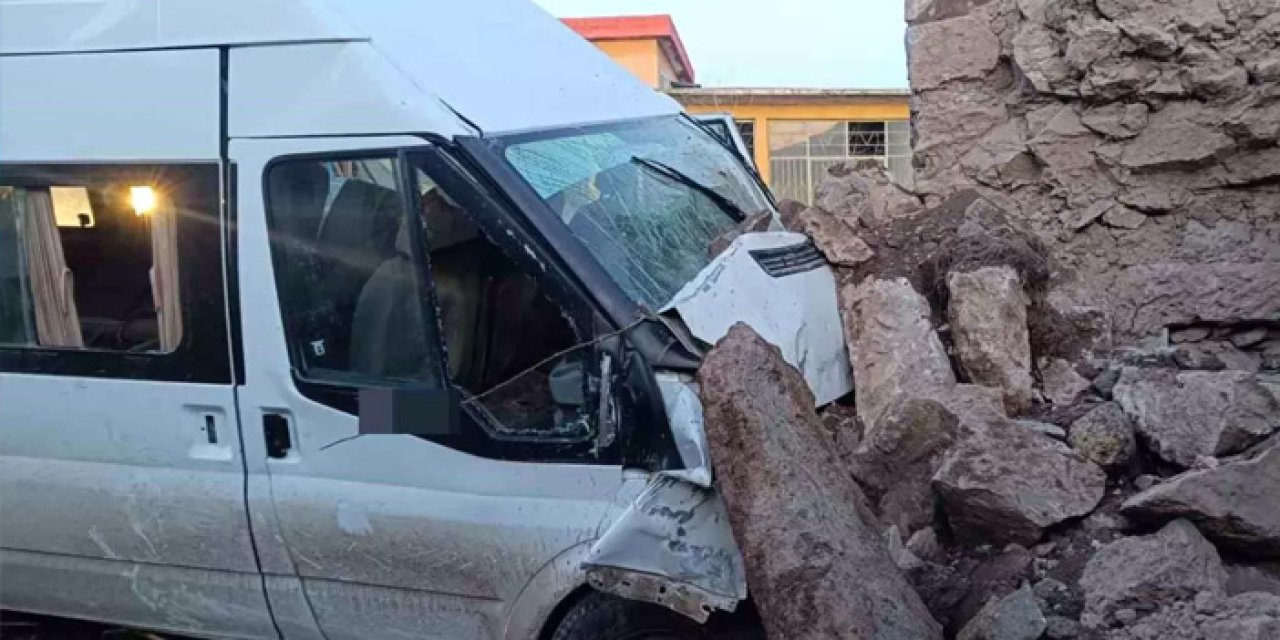 Aksaray’da işçi servisi kaza yaptı: 14 yaralı