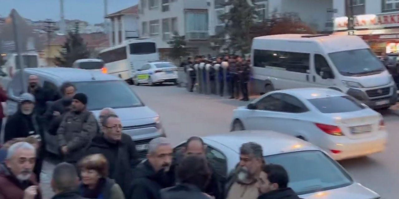 Keçiören'de “Yaşasın şeriat” pankartı asıldı, Sol Parti yürüyüşe geçti