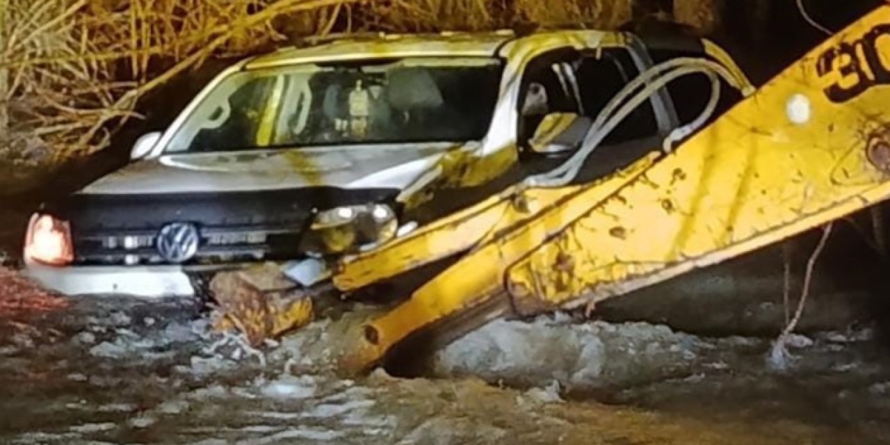 Ankara'da yağmurdan etkilenen araç 150 metre sürüklendi