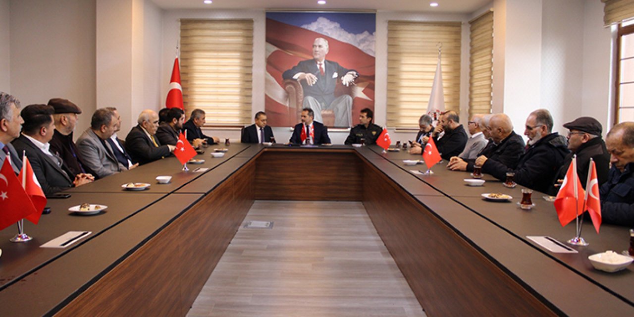 Kırşehirliler Derneği’ne anlamlı ziyaret: Kaymakam Kaya ve Müdür Kaynak dernekte