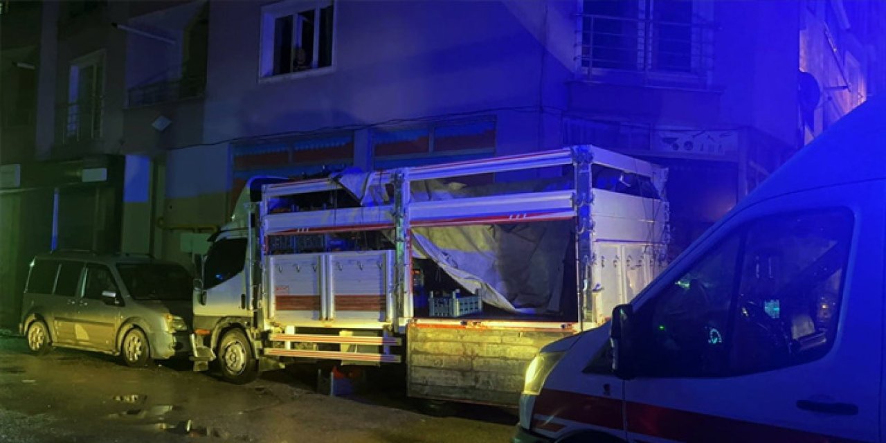 Mersin’de korkunç olay: Çocuk 4’üncü kattan kamyonet kasasına düştü