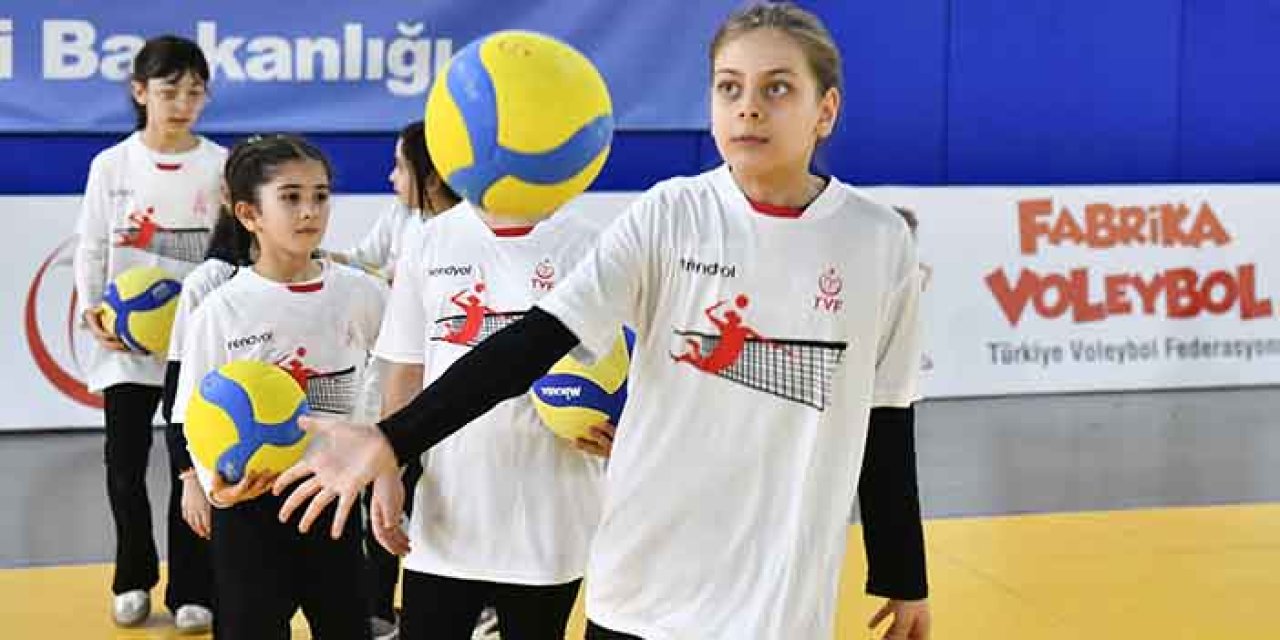 Sincan’da fileye büyük ilgi: 290 çocuk voleybolla buluştu