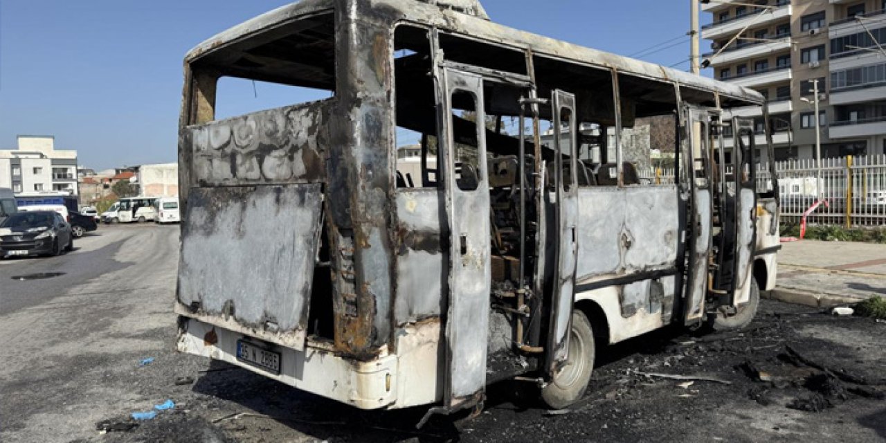 Çiğli’de Park Halindeki Midibüste Yangın: 1 Ölü