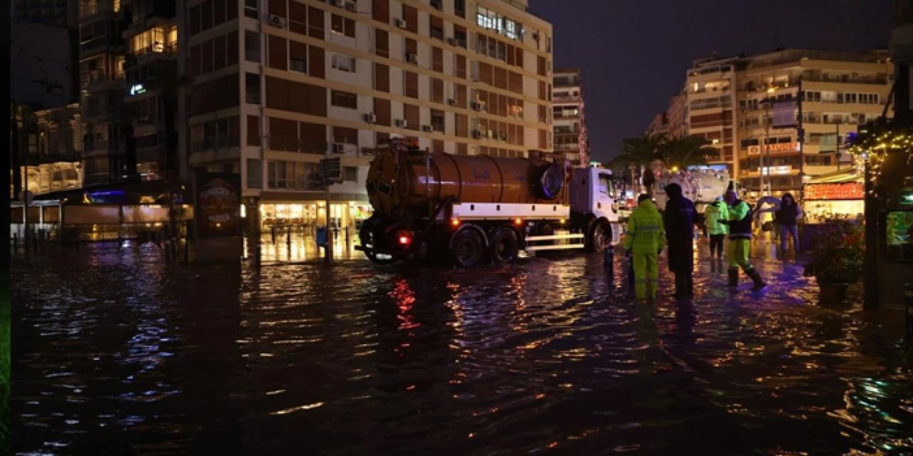 Lodos denizi taşırdı: Seviye 85 santimetreye kadar yükseldi