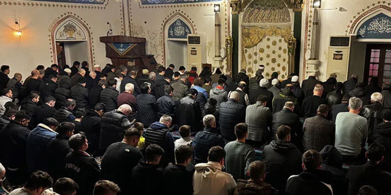 Ankaralılar ilk teravih namazında camilere akın ettiler