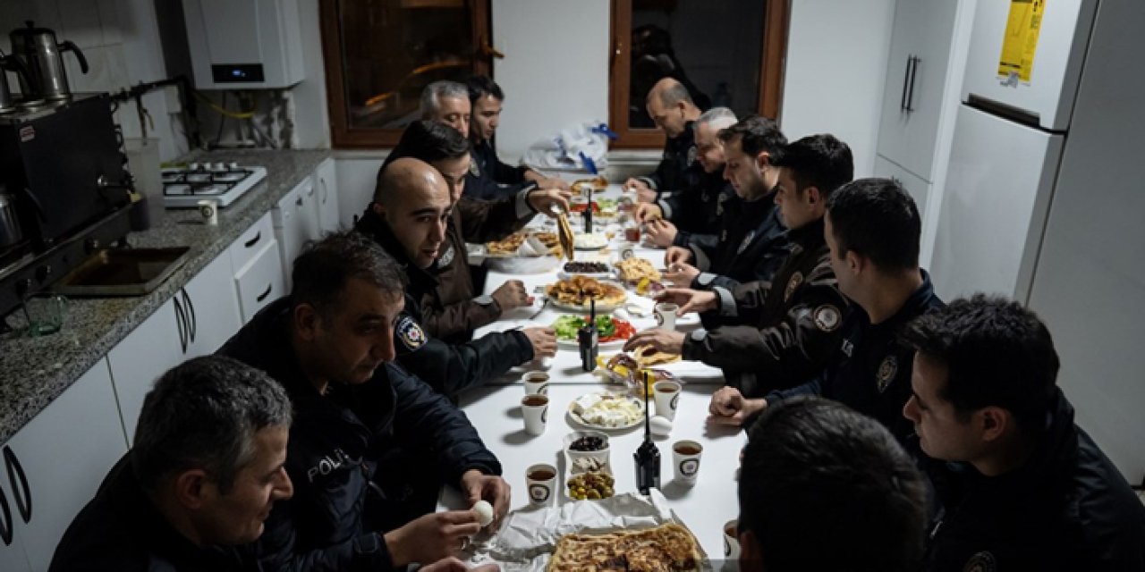 Ankara’da polisler ramazanın ilk sahurunu görev başında yaptı