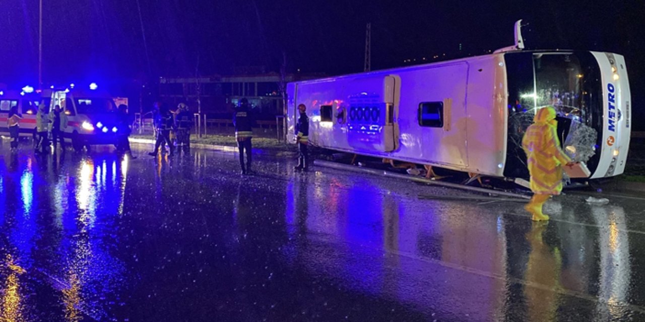 Ankara'dan yola çıkan tır Samsun'da devrildi: 7 yaralı