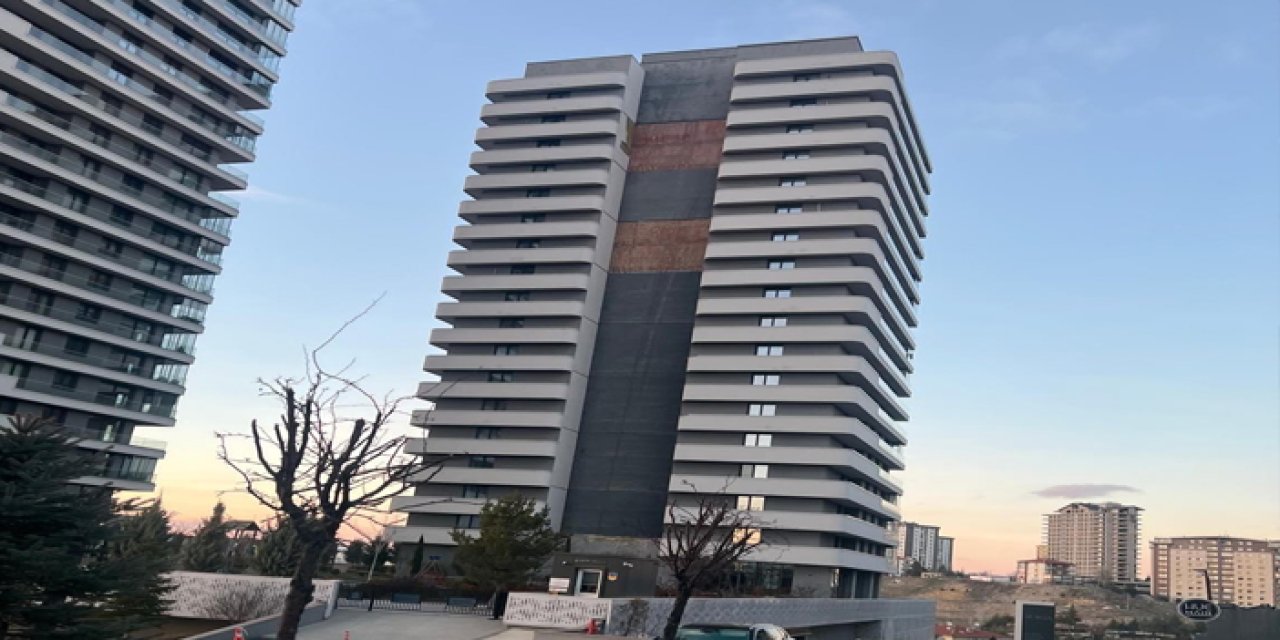 Ankara’da şiddetli fırtına çıktı: Binanın dış cephesi hasar aldı