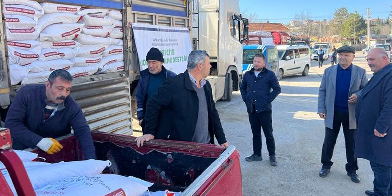 Ayaş’ta yüzlerce çiftçiye tonlarca tohum dağıtıldı