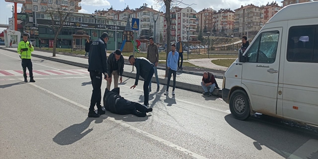 Karaman’da Feci Kaza: Minibüsün Çarptığı Yaya 32 Metre Savruldu