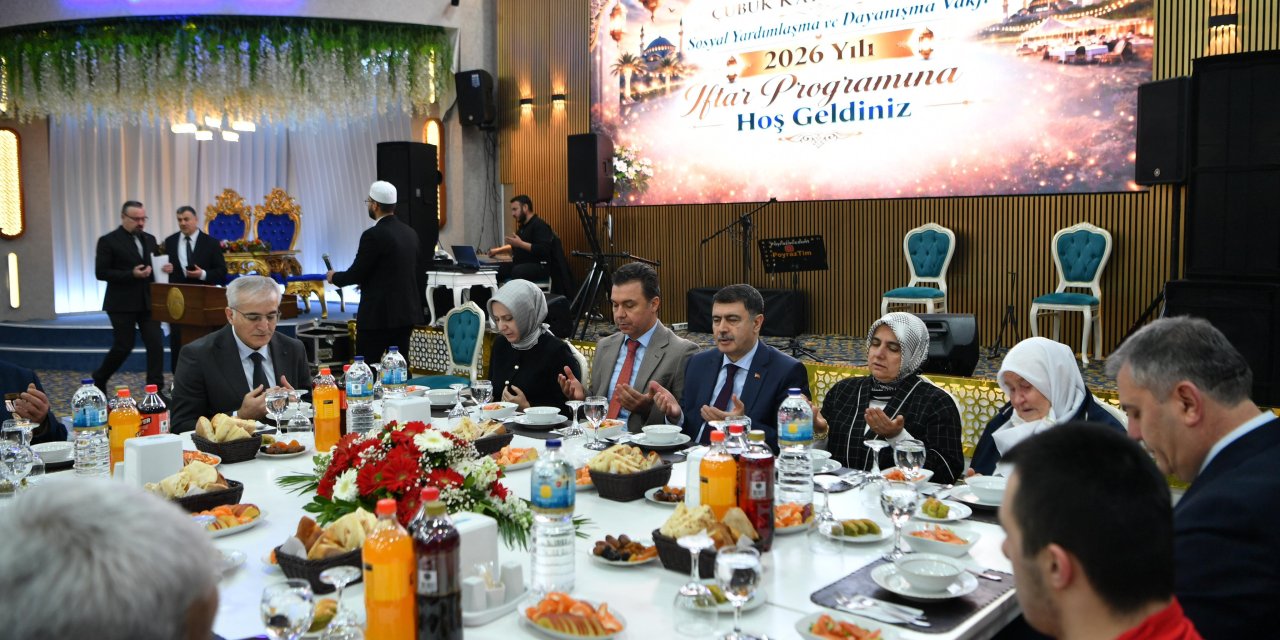 Ankara Valisi Şahin ve eşi şehit aileleriyle iftar yaptı