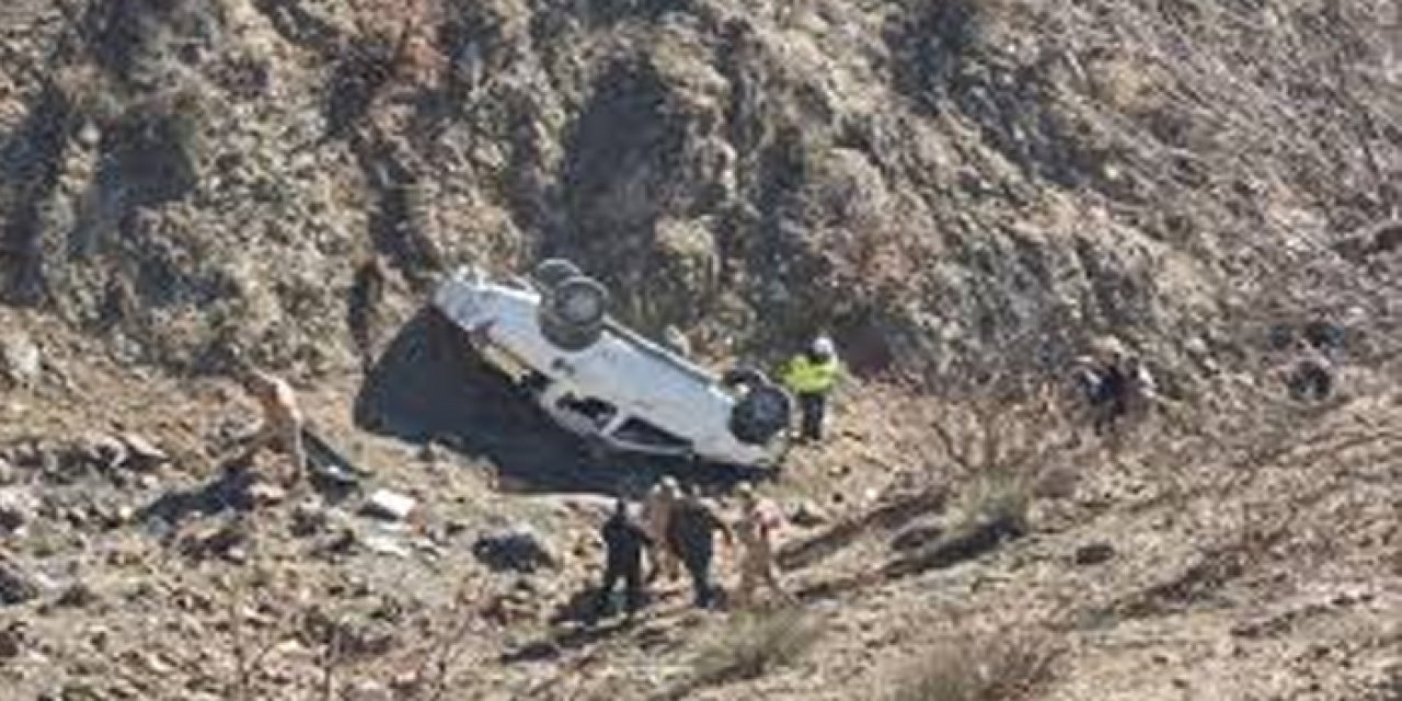 Kamyonet uçuruma yuvarlandı: 3 ağır yaralı