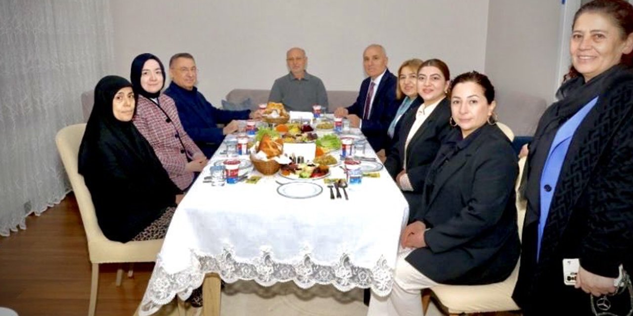 Fuat Oktay Sincan’da şehit ailesini ziyaret etti