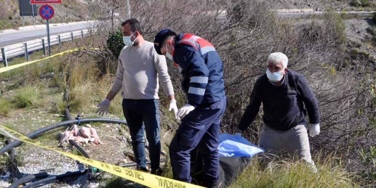 Antalya’da Yol Kenarında Kadın Cesedi Bulundu