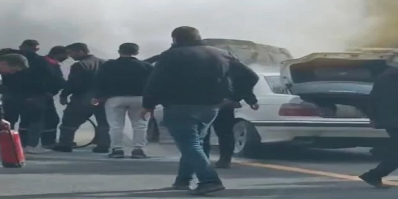 Ankara-Konya Yolunda seyir halindeki araç alev aldı